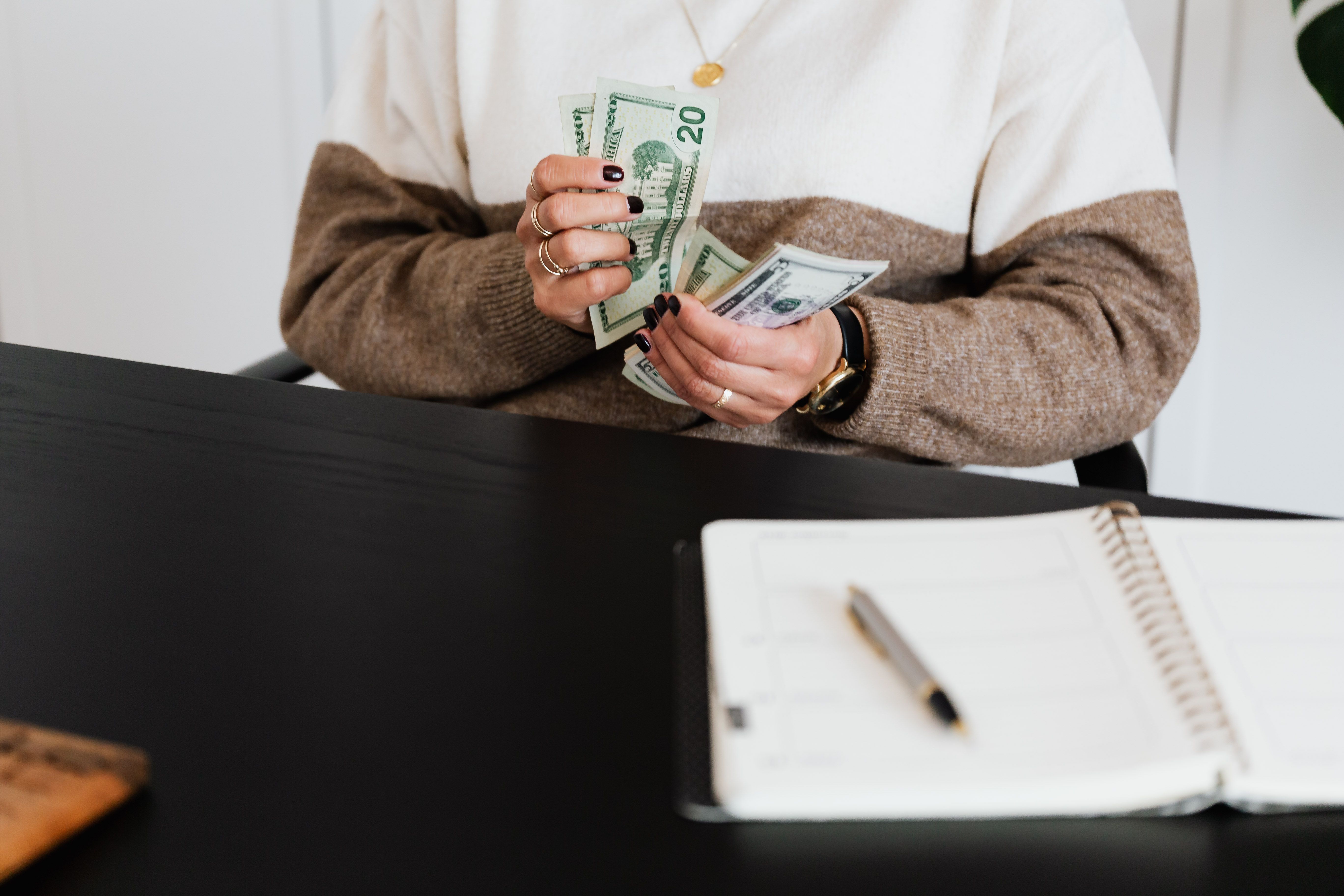 Understanding cash flow in personal finance and managing monthly money