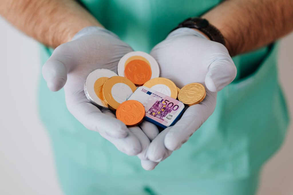 Medicare Advantage vs. Medigap: Complete Guide to Costs, Coverage & Differences